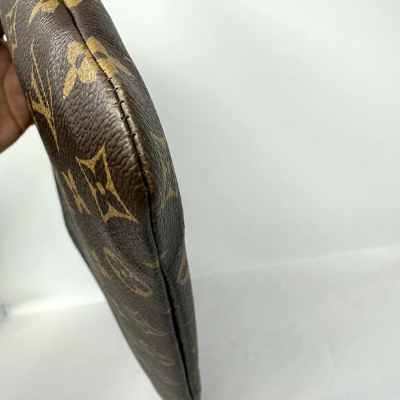 Louis Vuitton France Etui Voyage GM Pouch Monogram Laptop Document case Luxury - Picture 12 of 13